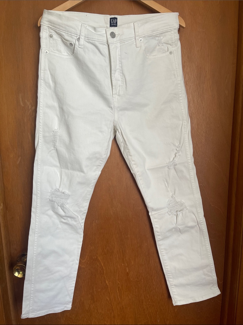 GAP Women’s White Slim Straight Distressed Jeans